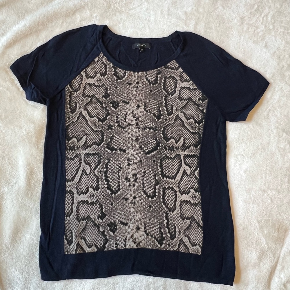 RW&CO. Navy and Gray Snake Print Knit Top/sweater